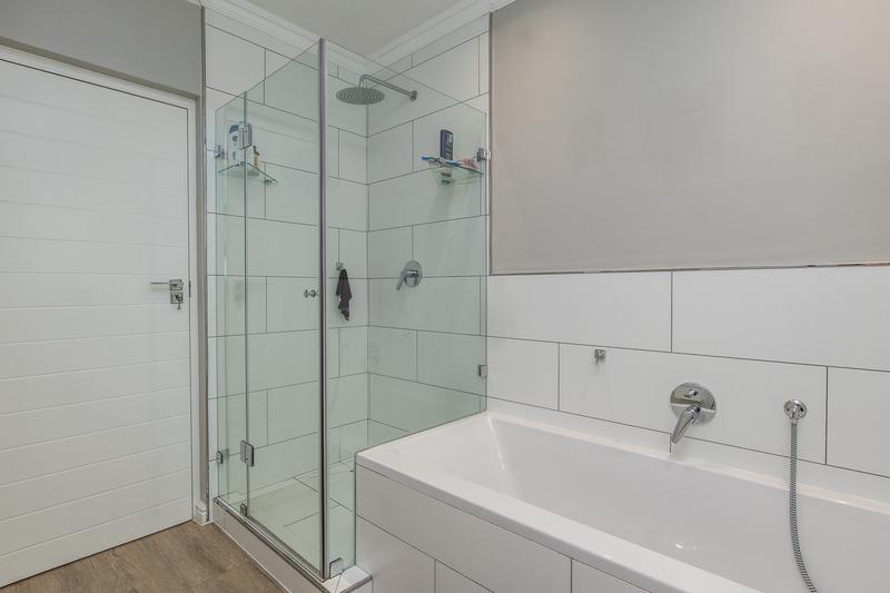 5 Bedroom Property for Sale in Constantia Western Cape
